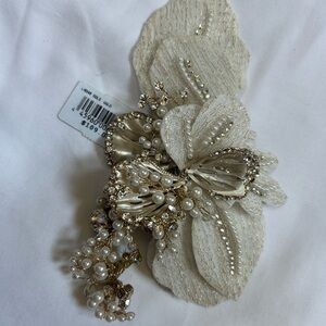Elegant Cream and Gold Hair Accessory